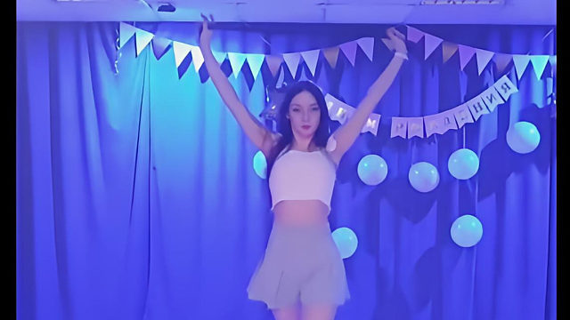 俄罗斯姑娘才艺表演24.03.26_空军(阿妮亚)02