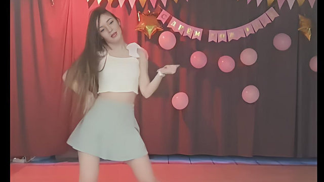 俄罗斯姑娘才艺表演24.03.26_空军(阿妮亚)03