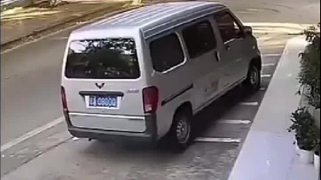 有没有一种可能，他的车多？