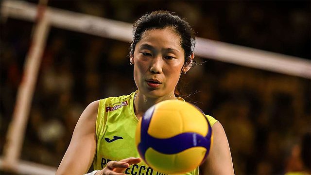 14扣12中！女排世俱杯朱婷上演全面爆发，最不可思议一球诞生了