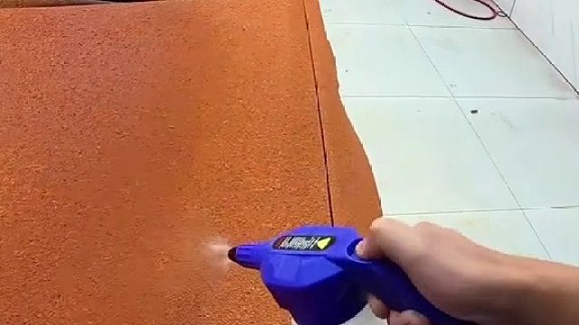 满车泥巴恢复原本模样