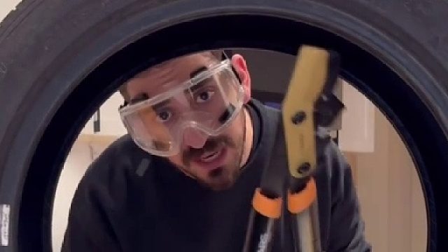 挑战用轮胎制作口香糖