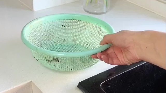 菜篮子脏了别扔，教你一招立马干净！