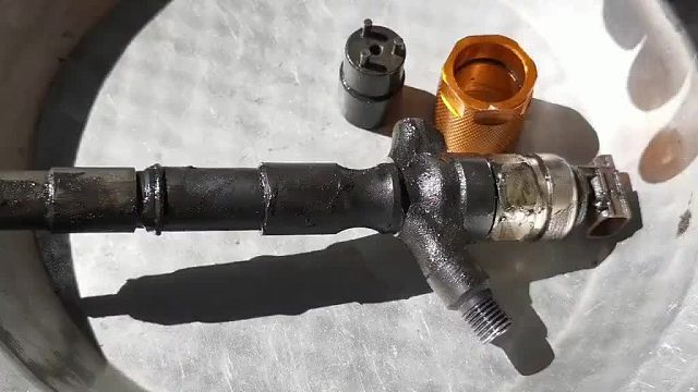 巴基斯坦师傅修复喷油嘴