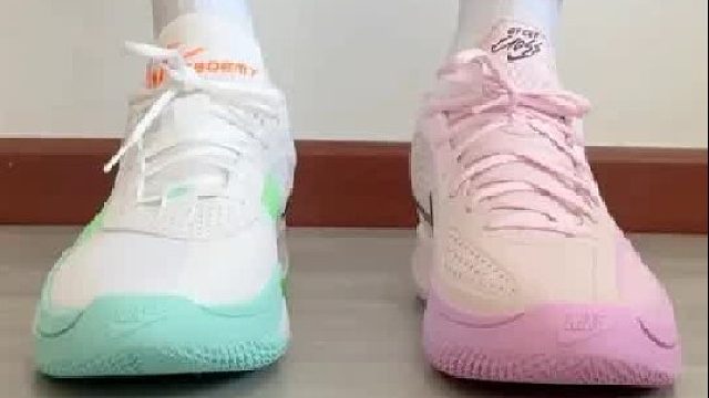 傻傻分不清的两双球鞋