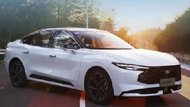 试新蒙迪欧：2025年了，这么拼的燃油车真不多了！