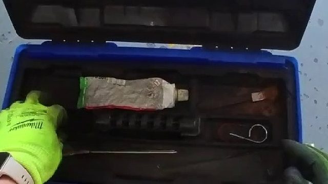 哎呀妈呀，这扎的哪是钉子啊。