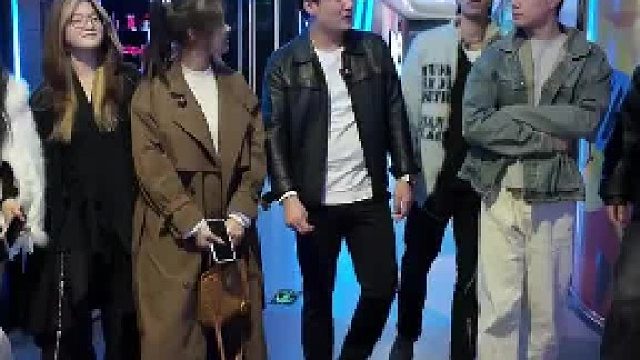 花2000元跟三个小姐姐玩一天花2000元跟三个小姐姐玩一天最后小丑竟是我自己