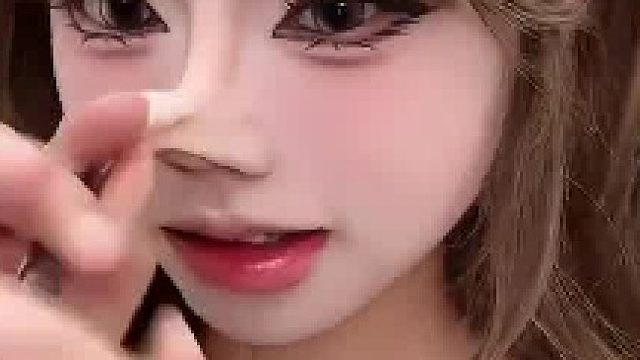 听我的，把这个妆焊在脸上，千万别卸了