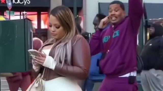 想不通这种身材怎么这么喜欢穿紧身裤