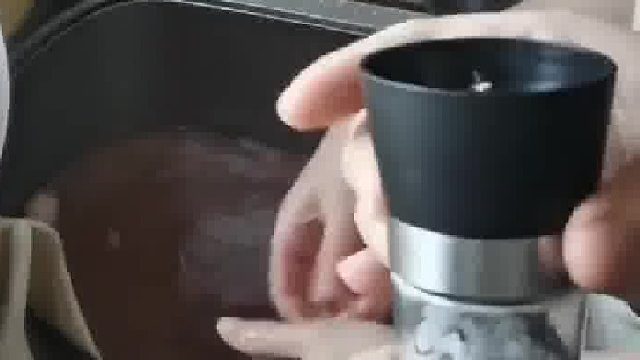 应该不告诉她，让她在用一年