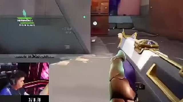 这哥们的拉枪有点离谱