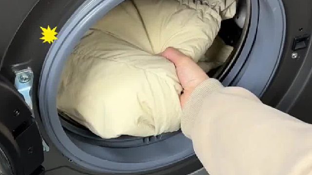 羽绒服洗后成坨？教你一招快速蓬松方法！