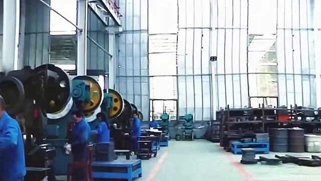 中国厂家给国外博主邮寄电动微型车，背后竟有感人的故事！