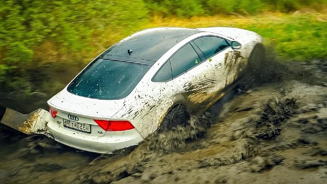 奥迪quattro泥地爬坡不打滑？你只管踩油门，剩下的交给夸戳！