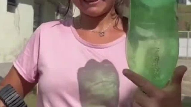 不要的塑料瓶居然还能制作成好用的扫把