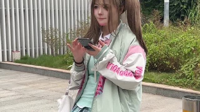 精神萝莉高消费16元的一天