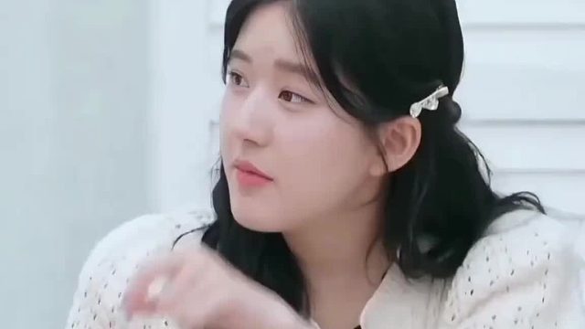 赵露思模仿泰语时……