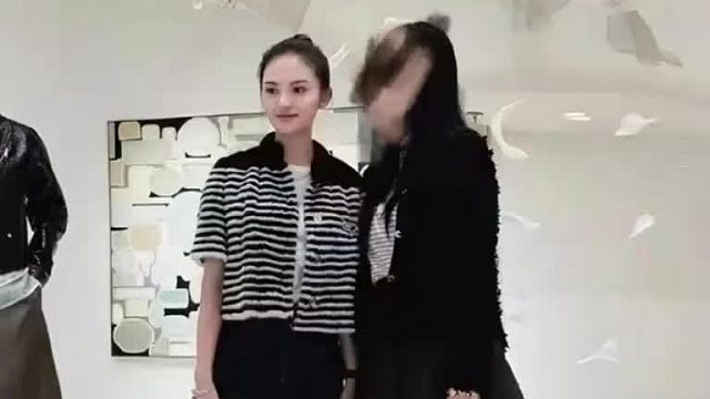 00后女孩空手套白狼五亿现金跑路...