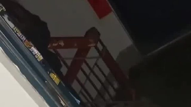 半夜敲门！男子开门后吓到不敢信！