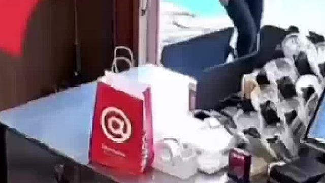 女子点自提咖啡却非要求店员配送