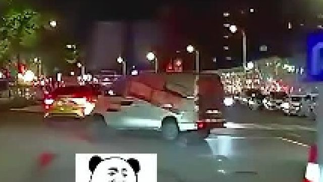 一时间竟分不清谁才是主角