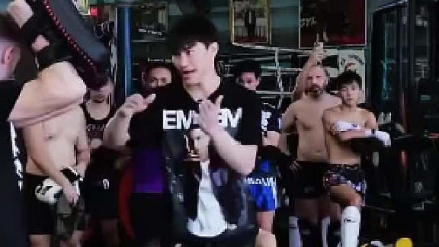 这种高扫腿很难让人不喜欢