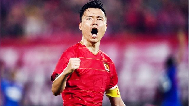 顶级射术！39岁郜林“老甲A”戴帽：晃过防守推射死角