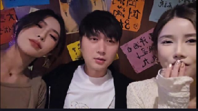 【小酷】小酷这癖好真奇怪，让小姐姐相互接吻！