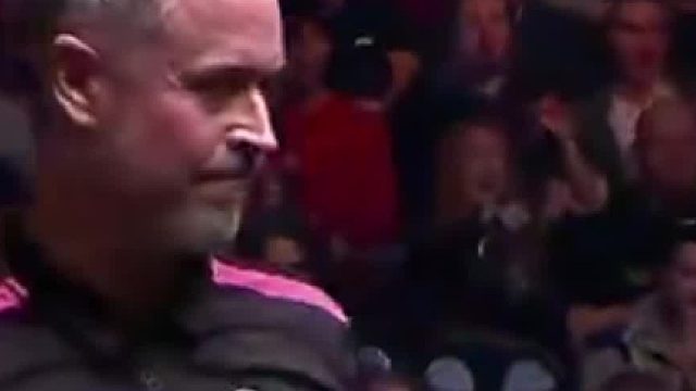 2025单局限时赛冠军伯顿登桌庆祝，梦想还是要有的