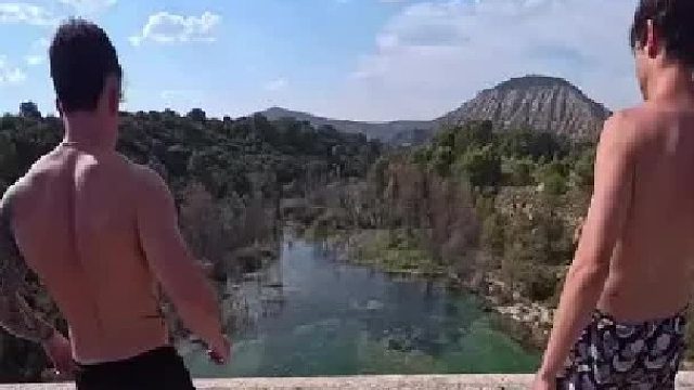 是风就要自由，要什么归宿！