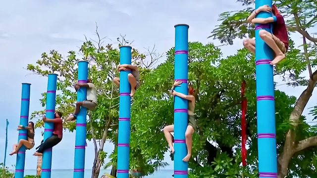 耐力挑战赛，只要抱着住木桩不掉下，就有机会把5万美刀抱回家