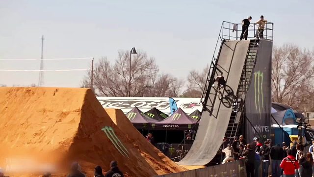 极限小轮车特技挑战，10万美刀悬空飘，就看你敢不敢作妖