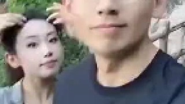 后来，你先别录了。她跟你讲的是先进的故事。