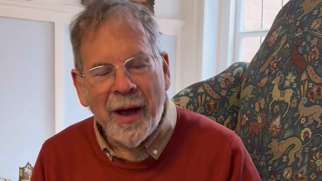 被逝者的遗物包裹的日常生活