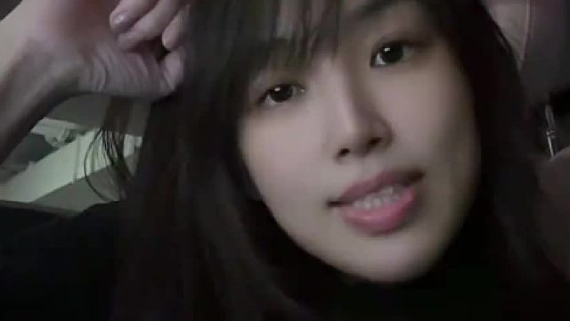 请问大家高中女生一个月2000额度是不是给多了？ 我忽然没信心了，你懂什么教育呢，都抵不过基因的力量。从出生一次没和她爸待超过3小时，最好的学校，最多的陪伴。但