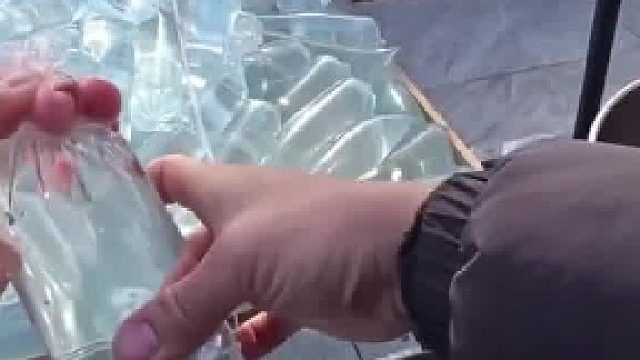 一根绳子系紧塑料袋的生活技巧分享实用塑料袋打结方法，简单易学，适合日常使用。