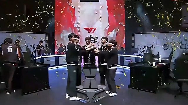 李哥第一次夺得K杯冠军，差先锋赛全满贯！Peyz血虐小吕布，状态越打越好了！