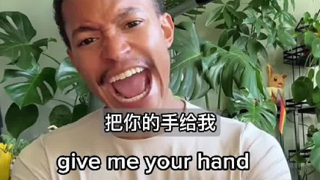 女王人生苦短，何不痴狂一场