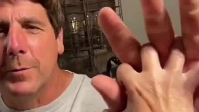 拥有一双超级大手到底能不能带来快乐