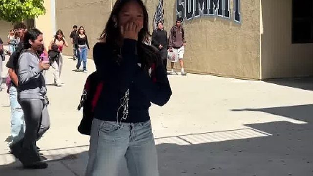 太暖心！华裔小姐姐校园被小哥当众表白