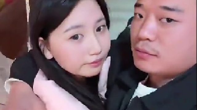 嘴唇都发白了，眼神也变了，已经起杀心了