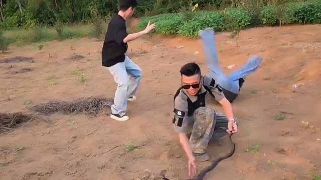 童最怂的一次，当场被吓出后空翻，童：你说我是娘们我也认