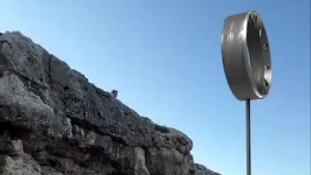 生命不该在沉默中腐朽，应该在激情中燃烧！