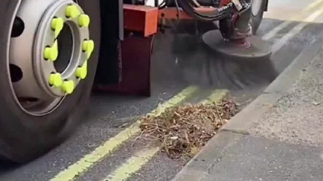 美国清洗路面，省时又省力！
