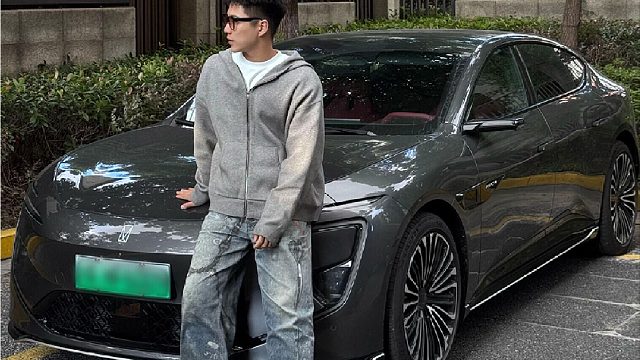 开阿维塔12四激光版 还怕车技差出远门吗？