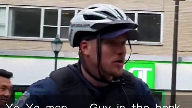 他不是银行家，却拥有银行外整条街的房产。