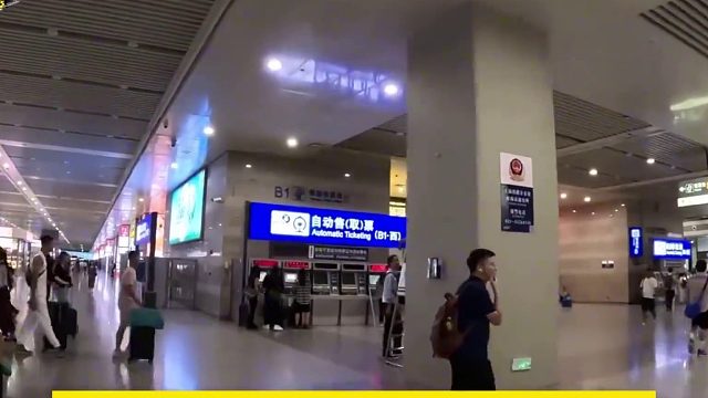 印度大姐游中国体验高铁，感叹都350公里他们还纠结180公里