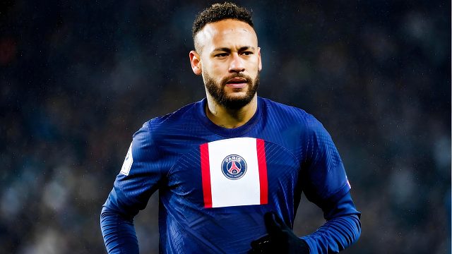 雪中悲情！大巴黎名场面：内马尔从愤怒无助到低头抽泣