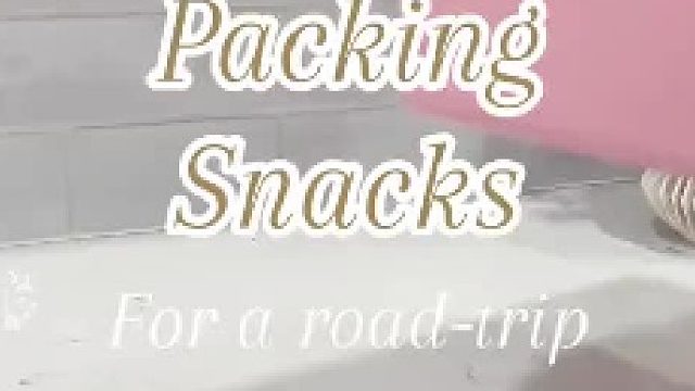 外国小姐姐为长途旅行准备零食